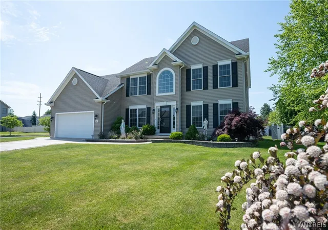 2nd image of 67 Middlebury Ln, Lancaster, NY 14086 | MLS# B1684132