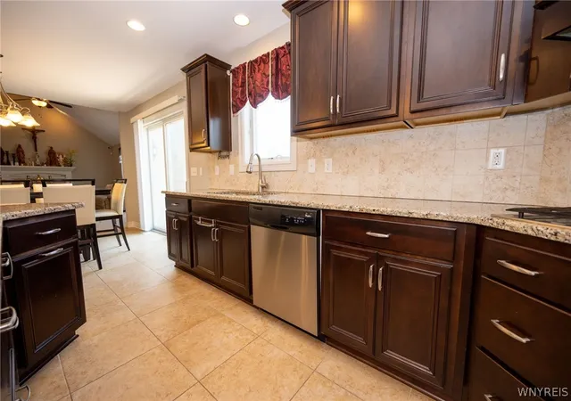 4th image of 67 Middlebury Ln, Lancaster, NY 14086 | MLS# B1684132