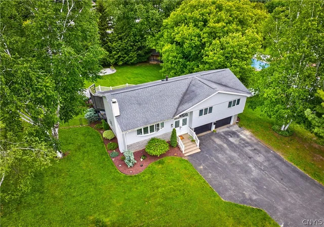 Homes for sale in New Hartford, NY | 34 Janet Ter, New Hartford, NY 13413 | MLS# S1686642