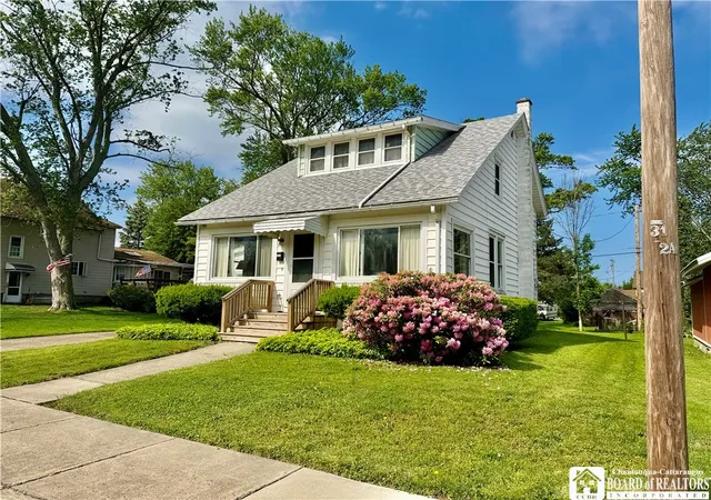 3rd image of 513 Mckinley Ave, Dunkirk, NY 14048 | MLS# R1688490