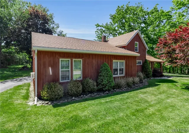 3rd image of 1713 Grover Rd, East Aurora, NY 14052 | MLS# B1688582