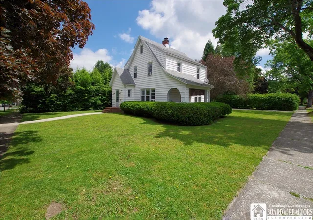 2nd image of 202 Arlington Ave, Jamestown, NY 14701 | MLS# R1688401