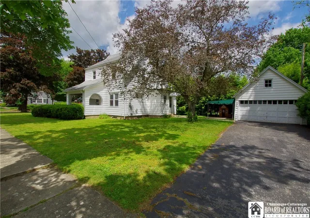 3rd image of 202 Arlington Ave, Jamestown, NY 14701 | MLS# R1688401