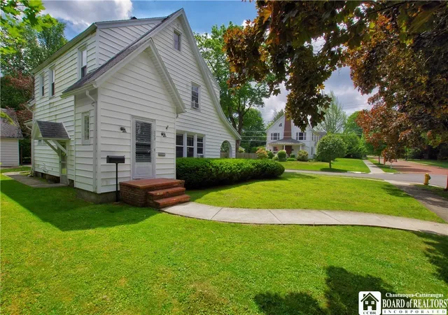 4th image of 202 Arlington Ave, Jamestown, NY 14701 | MLS# R1688401