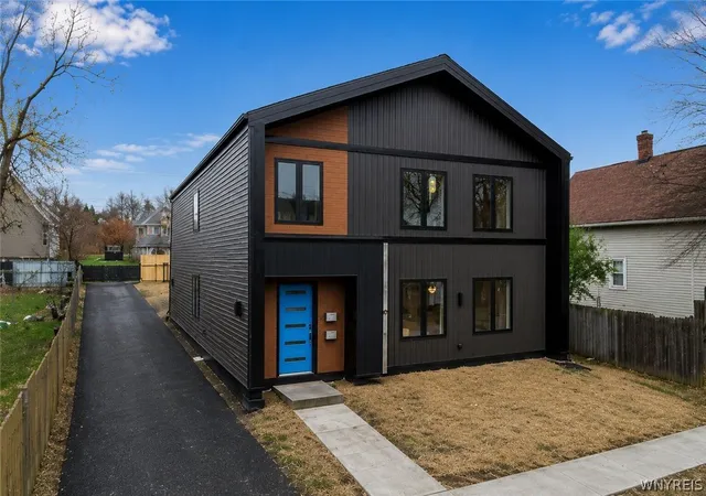 3rd image of 780 S Division St, Buffalo, NY 14210 | MLS# B1688044