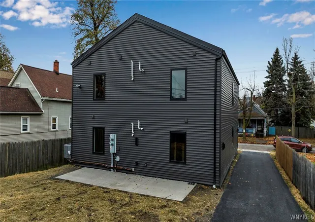 4th image of 780 S Division St, Buffalo, NY 14210 | MLS# B1688044