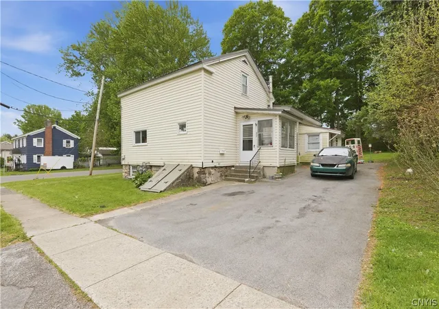 Photo 3 of Sale Pending at 2 Seneca St, Baldwinsville, NY 13027 | MLS# S1684100 | Listing updated on 2026-07-27