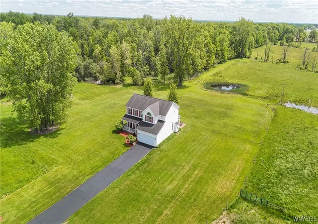 Homes for sale in Alden, NY | 12447 Lesswing Rd, Alden, NY 14004 | MLS# B1684545