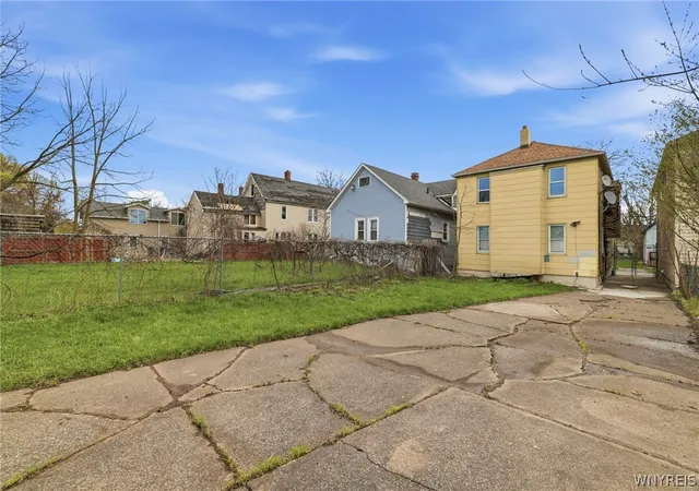 Listing Photo 2 - Condo for sale in building located at 70 Harriet Ave, Buffalo, NY 14215 - Unit #