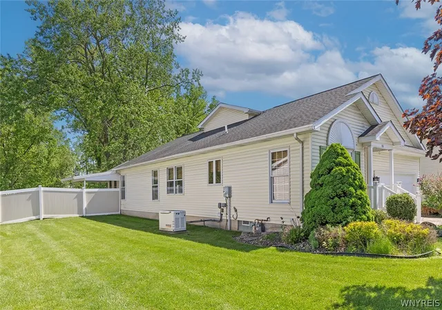 3rd image of 53 Elmleaf Dr, Buffalo, NY 14227 | MLS# B1687675