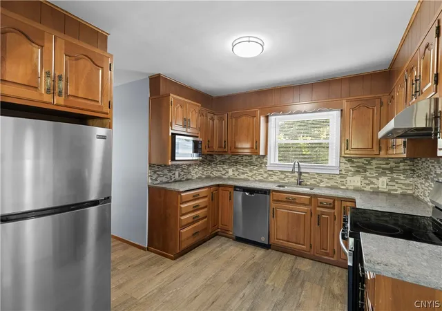 Homes for sale in Whitestown, NY | 105 Cooper Ave, Whitestown, NY 13495 | MLS# S1688288
