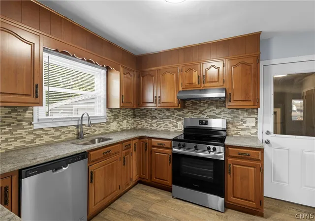 Homes for sale in Whitestown, NY | 105 Cooper Ave, Whitestown, NY 13495 | MLS# S1688288
