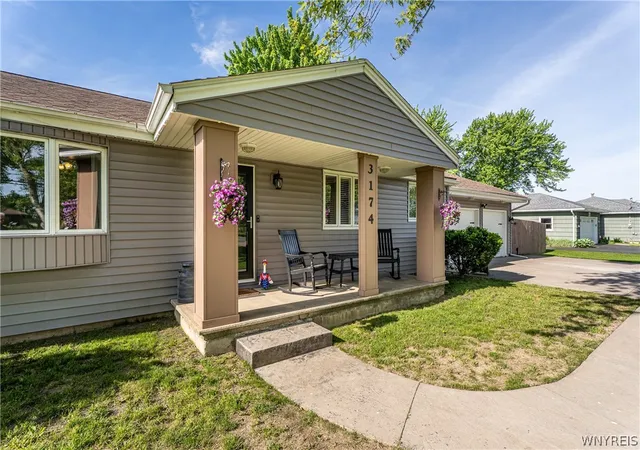 5th image of 3174 Lockport Rd, Sanborn, NY 14132 | MLS# B1687997