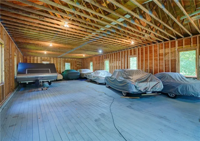 3rd image of 610 Webster Rd, Webster, NY 14580 | MLS# R1688479