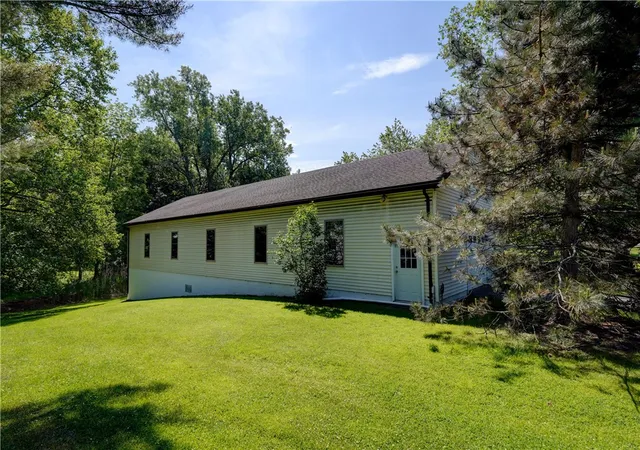 4th image of 610 Webster Rd, Webster, NY 14580 | MLS# R1688479