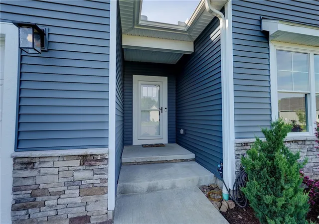 2nd image of 1093 Bear Creek Cir, Webster, NY 14580 | MLS# R1687834