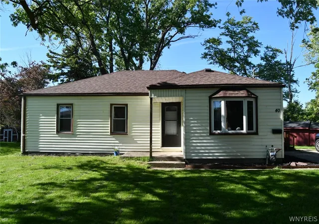 Homes for sale in Lackawanna, NY | 40 North Dr, Lackawanna, NY 14218 | MLS# B1688702