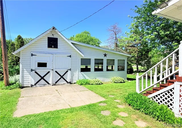 2nd image of 12865 Iola Dr, Hanover, NY 14081 | MLS# B1688774