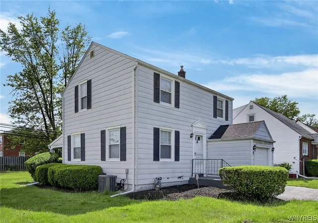 Photo 2 of Sale Pending at 121 Southgate Rd, Buffalo, NY 14215 | MLS# B1688444 | Listing updated on 2026-06-17