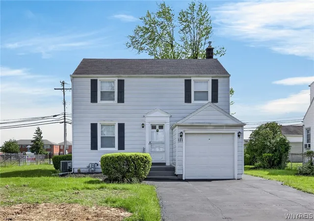 Photo 3 of Sale Pending at 121 Southgate Rd, Buffalo, NY 14215 | MLS# B1688444 | Listing updated on 2026-06-17