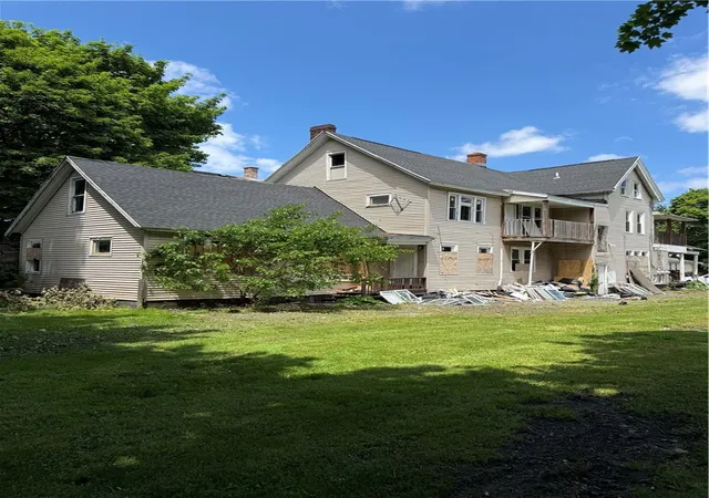 Photo 3 of Sale Pending at 521 Clifford Ave, Rochester, NY 14621 | MLS# R1688558 | Listing updated on 2026-06-19