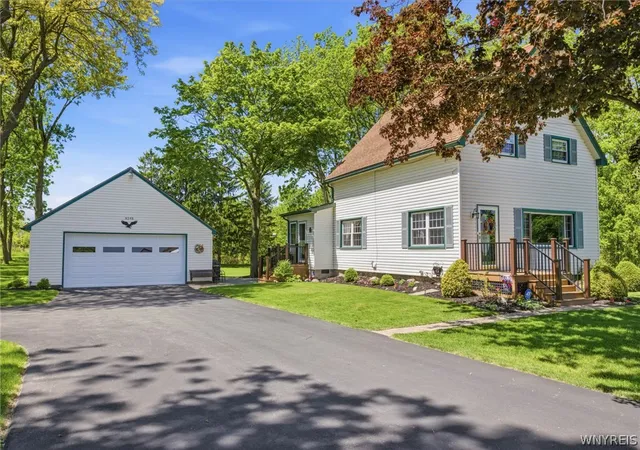 Homes for sale in Batavia, NY | 8248 Lewiston Rd, Batavia, NY 14020 | MLS# B1688613