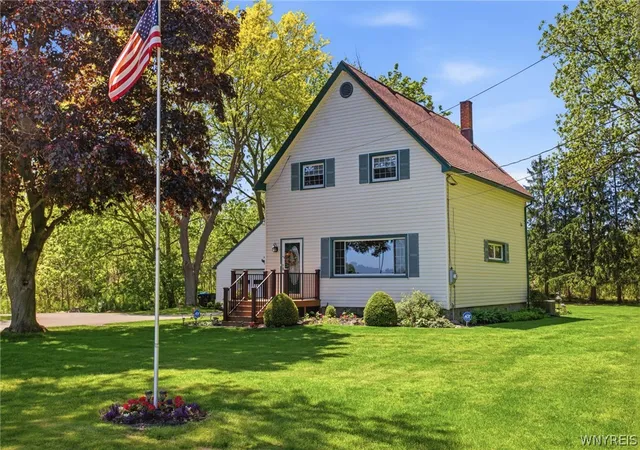 Homes for sale in Batavia, NY | 8248 Lewiston Rd, Batavia, NY 14020 | MLS# B1688613