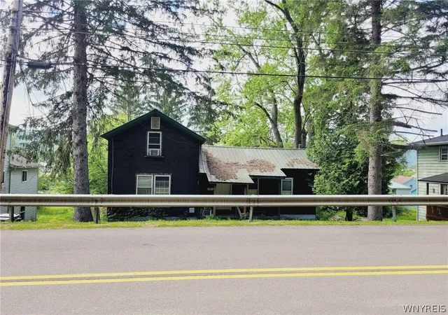 Homes for sale in Salamanca, NY | 84 E State St, Salamanca, NY 14779 | MLS# B1688642