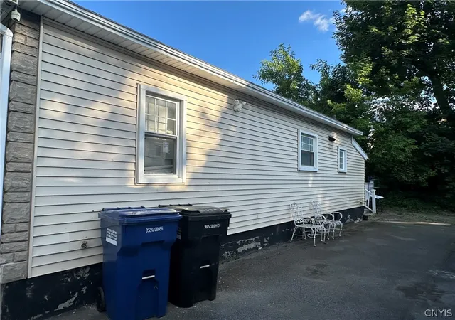 3rd image of 117 Hood Ave, Syracuse, NY 13208 | MLS# S1688475