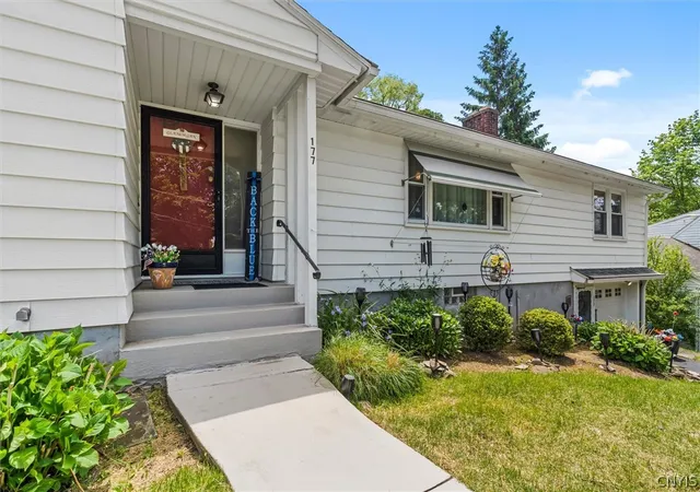 Homes for sale in Syracuse, NY | 177 Thurlow Dr, Syracuse, NY 13205 | MLS# S1688033