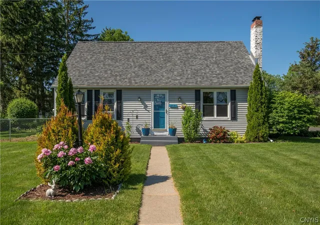Homes for sale in Whitestown, NY | 2131 Walcott Ave, Whitestown, NY 13502 | MLS# S1688906