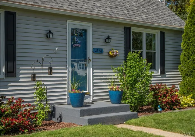 Homes for sale in Whitestown, NY | 2131 Walcott Ave, Whitestown, NY 13502 | MLS# S1688906