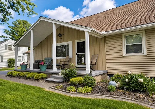 4th image of 33 Mercedes Dr, Chili, NY 14624 | MLS# R1688896