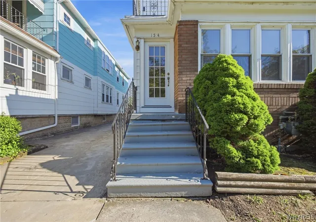 Photo 3 of Sale Pending at 154 156 Lincoln Blvd, Buffalo, NY 14217 | MLS# B1686813 | Listing updated on 2026-07-26