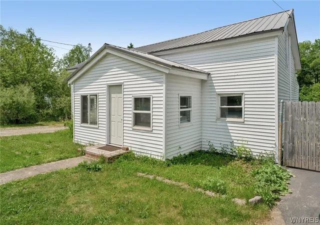 Homes for sale in Freedom, NY | 1422 Eagle St, Freedom, NY 14065 | MLS# B1687985