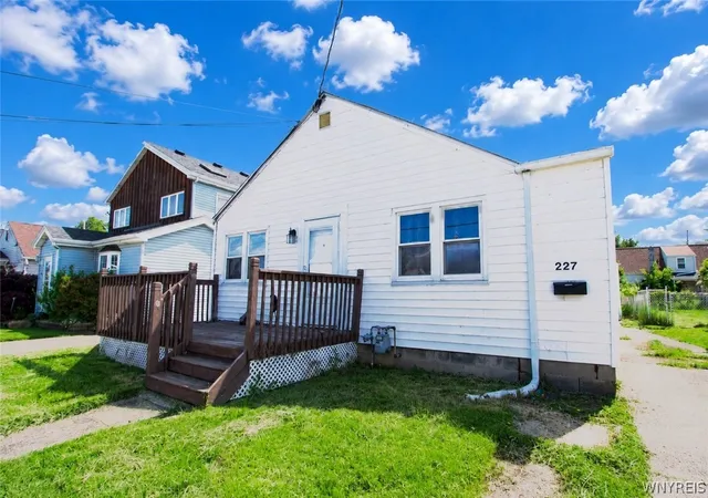 Homes for sale in Cheektowaga, NY | 227 Roland St, Cheektowaga, NY 14212 | MLS# B1688910
