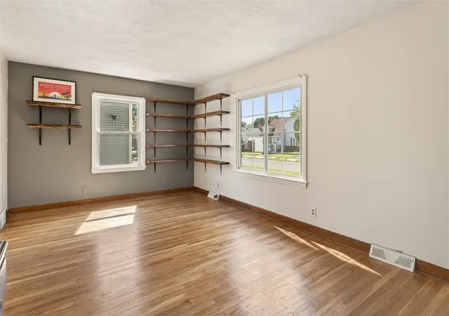 5th image of 464 Harwick Rd, Irondequoit, NY 14609 | MLS# R1679893