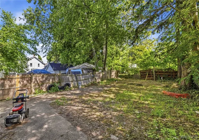Photo 32 of Single family home for sale at 105 Sussex St, Buffalo, NY 14215 | MLS# B1689082 | Listing updated on 2026-06-14