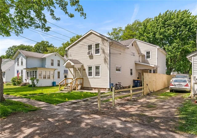 3rd image of 142 Spalding St, Lockport, NY 14094 | MLS# B1687387