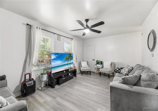 4th image of 142 Spalding St, Lockport, NY 14094 | MLS# B1687387
