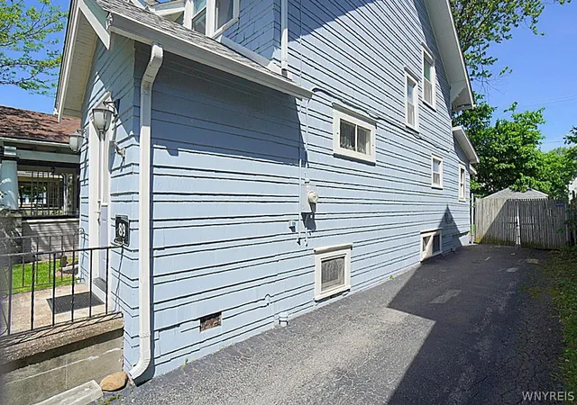 Photo 3 of Sale Pending at 89 Tremaine Ave, Buffalo, NY 14217 | MLS# B1688826 | Listing updated on 2026-07-30