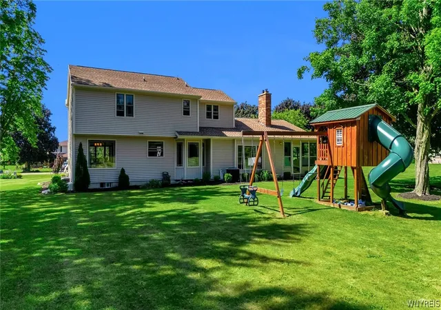 3rd image of 11269 Sunrise Ln, Marilla, NY 14052 | MLS# B1689037