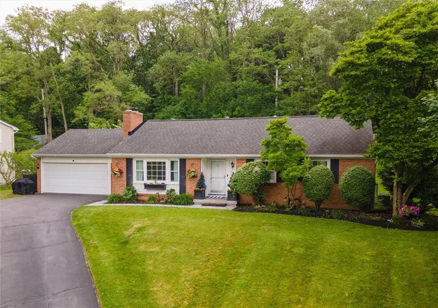 Homes for sale in Perinton, NY | 14 Highpoint Trl, Perinton, NY 14450 | MLS# R1688681