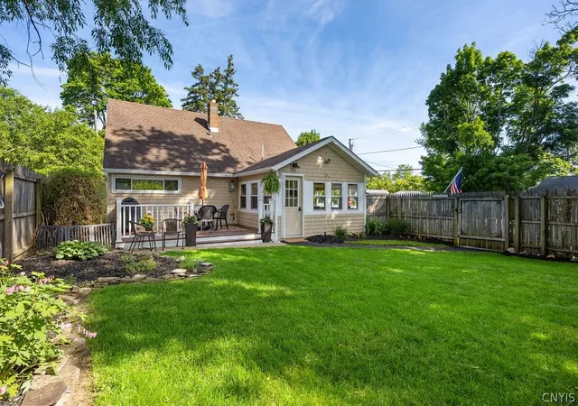 3rd image of 122 N Roosevelt Ave, Liverpool, NY 13088 | MLS# S1688663