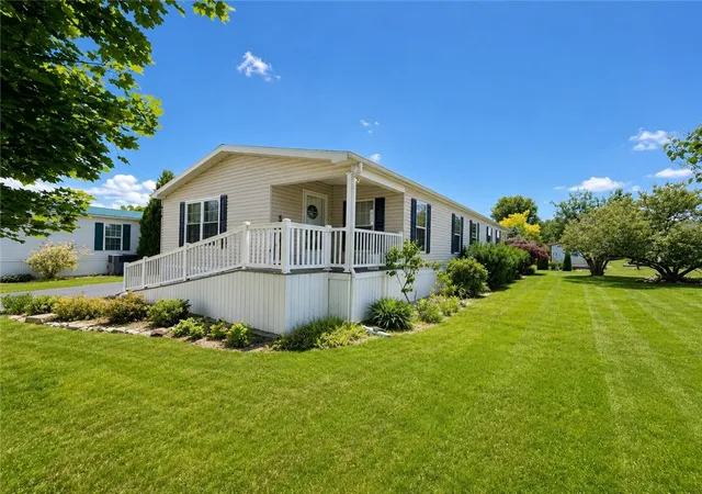 3rd image of 935 Ramada Dr, Victor, NY 14564 | MLS# R1683689