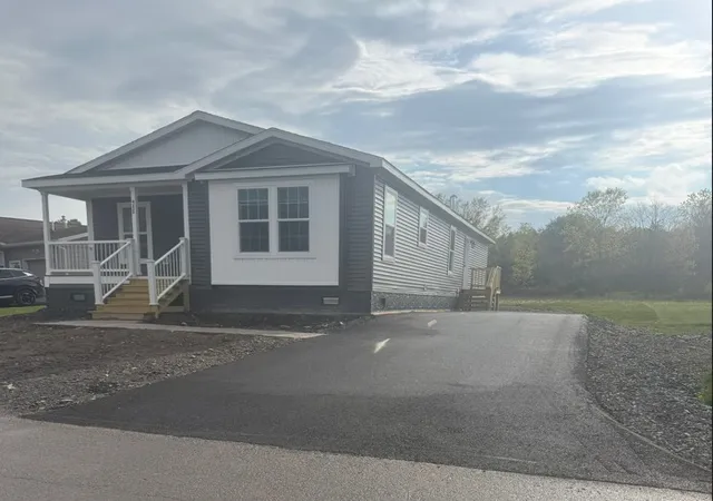 Homes for sale in Palmyra, NY | 4232 Canalside Dr, Palmyra, NY 14522 | MLS# R1689158