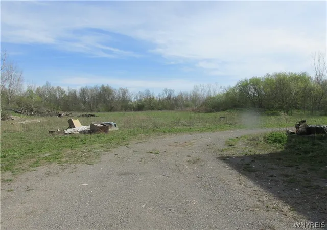 Photo 2 of Sale Pending at 1200 Swann Rd, Youngstown, NY 14174 | MLS# B1688694 | Listing updated on 2026-07-23