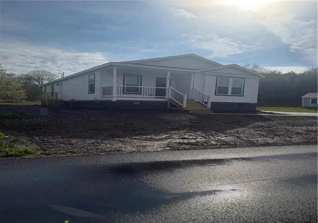 Photo 1 of Sale Pending at 4204 Canalside Dr, Palmyra, NY 14522 | MLS# R1689181 | Listing updated on 2026-07-31