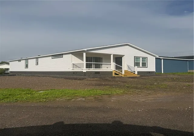 Photo 2 of Sale Pending at 4204 Canalside Dr, Palmyra, NY 14522 | MLS# R1689181 | Listing updated on 2026-07-31