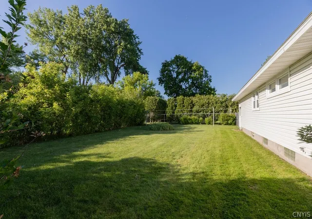 27th image of 116 Saslon Park Dr, Salina, NY 13088 | MLS# S1685852